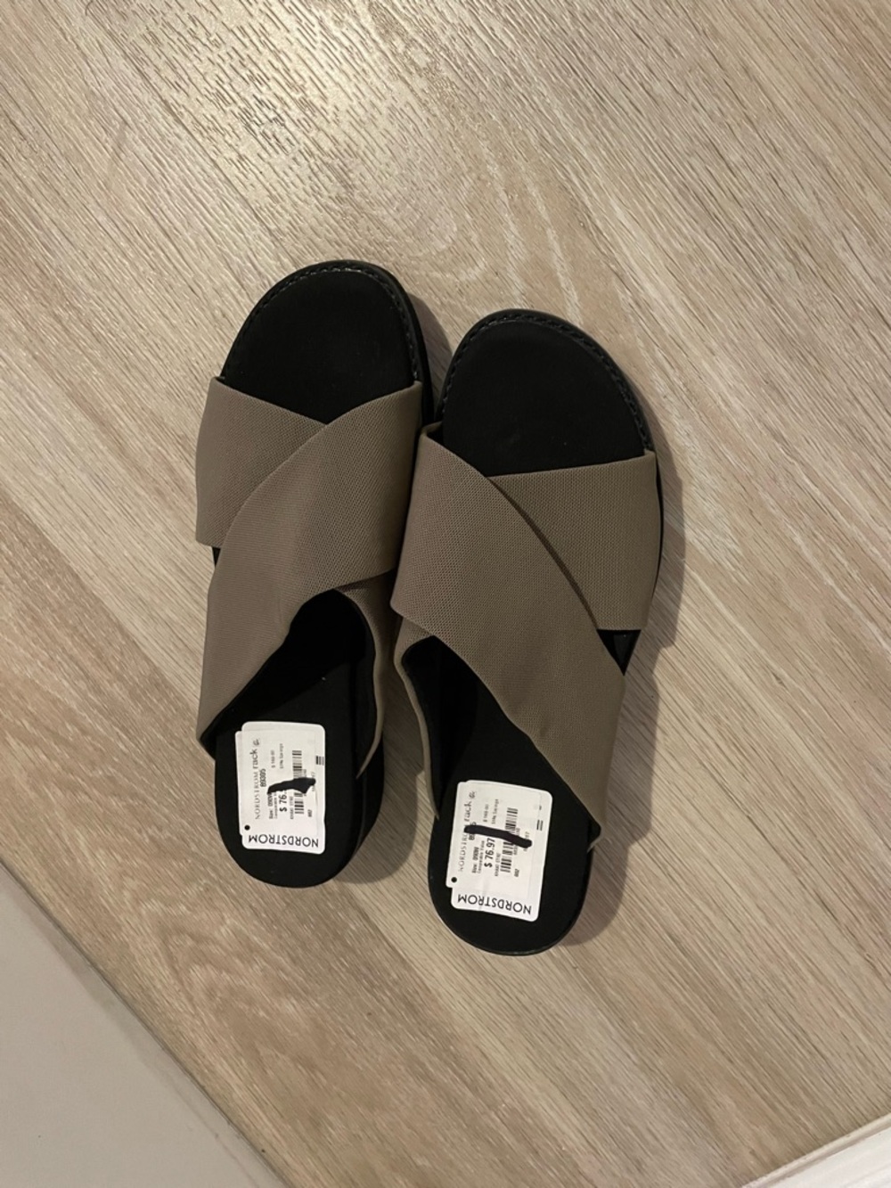 Brand New!!!Munro Army green Crisscross Slide Sandals for Women